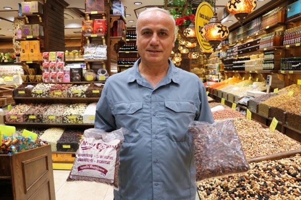 Foto - Karpuz çekirdeği sohbetlere keyif katıyor