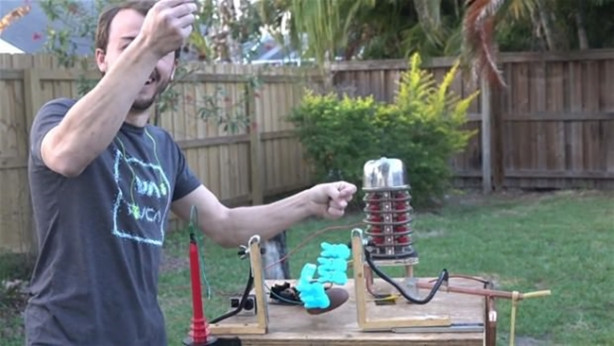 Foto - Karpuza 20 bin volt elektrik verdi! İşte sonuç...