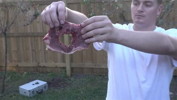 Foto - Karpuza 20 bin volt elektrik verdi! İşte sonuç...