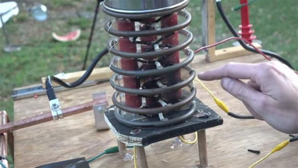 Foto - Karpuza 20 bin volt elektrik verdi! İşte sonuç...