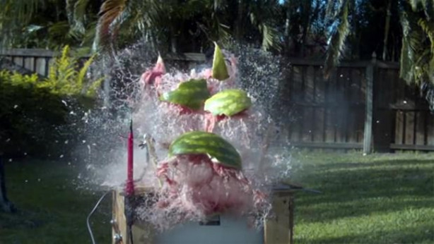 Foto - Karpuza 20 bin volt elektrik verdi! İşte sonuç...