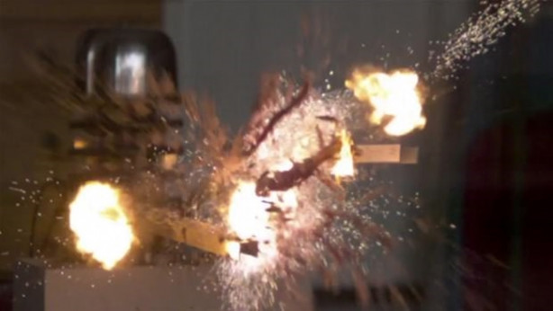 Foto - Karpuza 20 bin volt elektrik verdi! İşte sonuç...