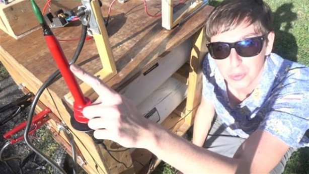 Foto - Karpuza 20 bin volt elektrik verdi! İşte sonuç...