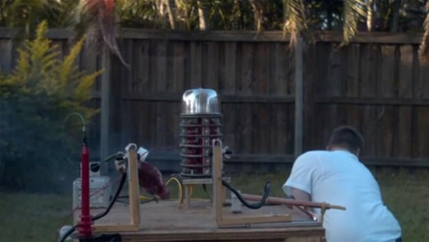 Foto - Karpuza 20 bin volt elektrik verdi! İşte sonuç...