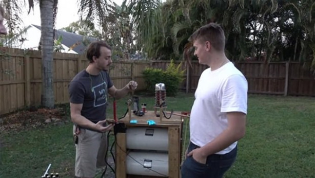 Foto - Karpuza 20 bin volt elektrik verdi! İşte sonuç...