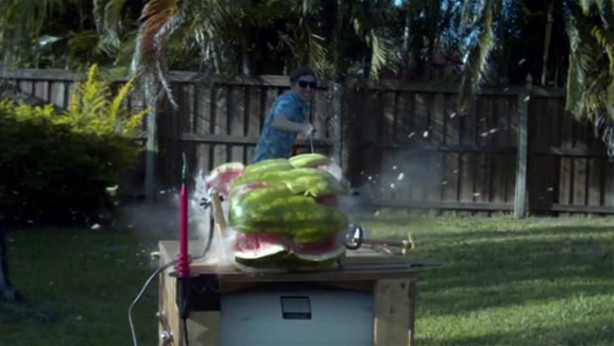 Foto - Karpuza 20 bin volt elektrik verdi! İşte sonuç...