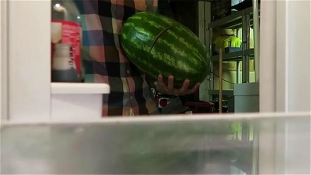 Foto - Karpuzu öyle şekillere soktu ki!