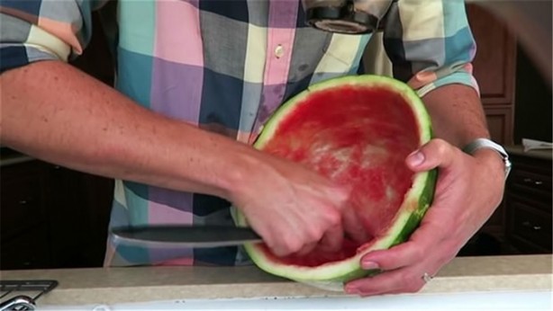 Foto - Karpuzu öyle şekillere soktu ki!