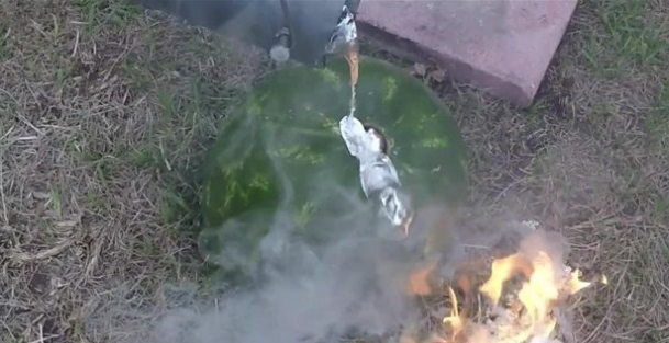 Foto - Karpuzun içine alüminyum dökülürse...