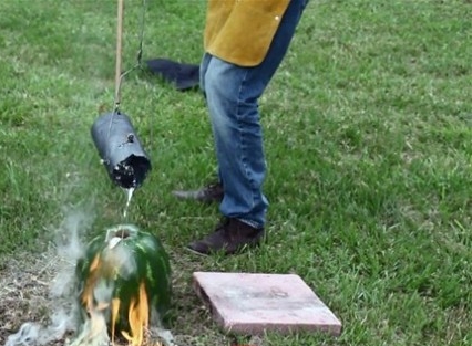 Foto - Karpuzun içine alüminyum dökülürse...