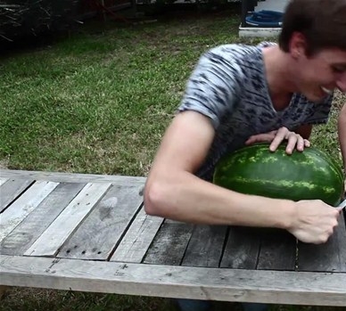 Foto - Karpuzun içine alüminyum dökülürse...