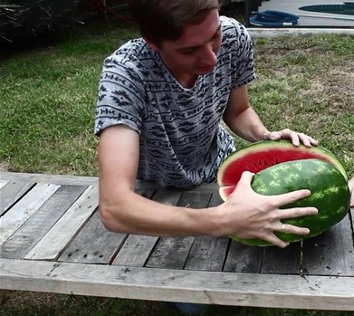 Foto - Karpuzun içine alüminyum dökülürse...