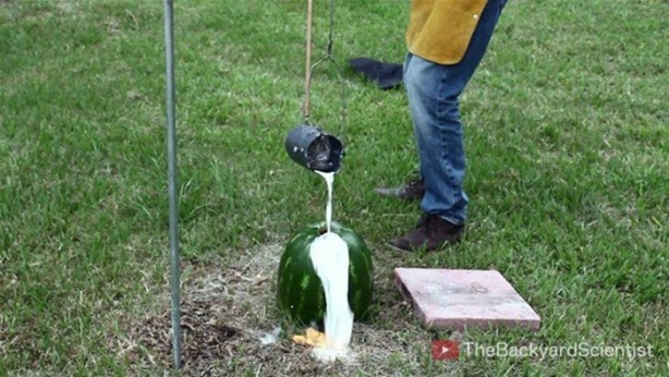 Foto - Karpuzun içine erimiş alüminyum dökülürse...