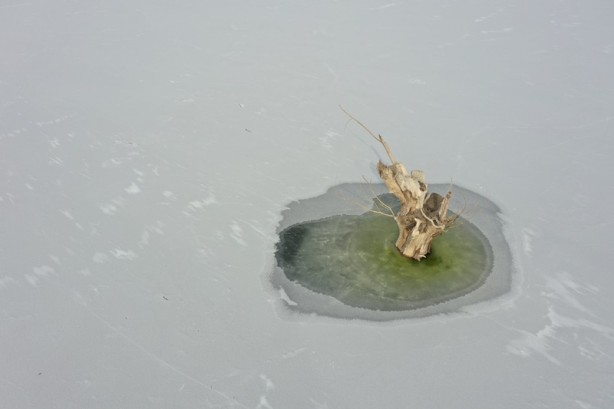 Kars Barajı'nın yüzeyi buz tuttu