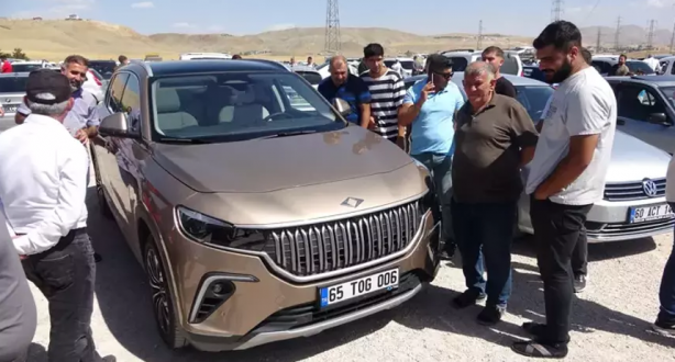 Foto - Karşı çıktığı Togg, Koç’u kara kara düşündürmeye başladı! Zirve el değiştirmek üzere 