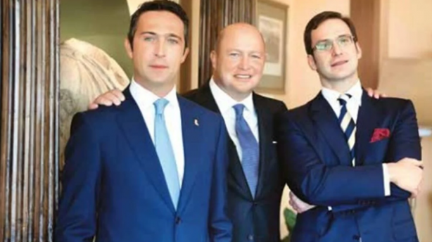 Foto - Karşı çıktığı Togg, Koç’u kara kara düşündürmeye başladı! Zirve el değiştirmek üzere 