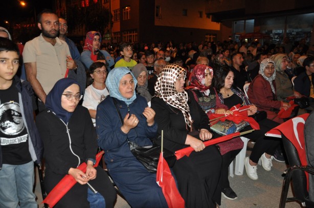 Foto - Karslılar 15 Temmuz'un yıl dönümünde meydanları doldurdu!