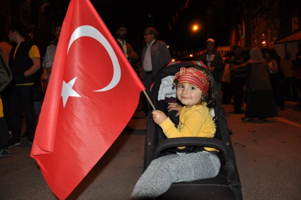Foto - Karslılar 15 Temmuz'un yıl dönümünde meydanları doldurdu!