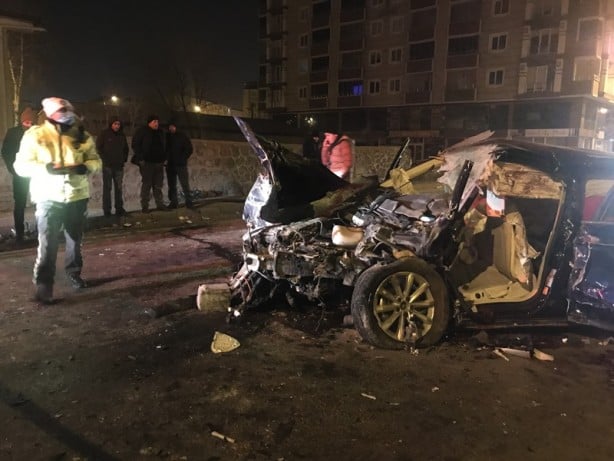 Kars’ta feci kaza! Bahçe duvarı 4 can aldı