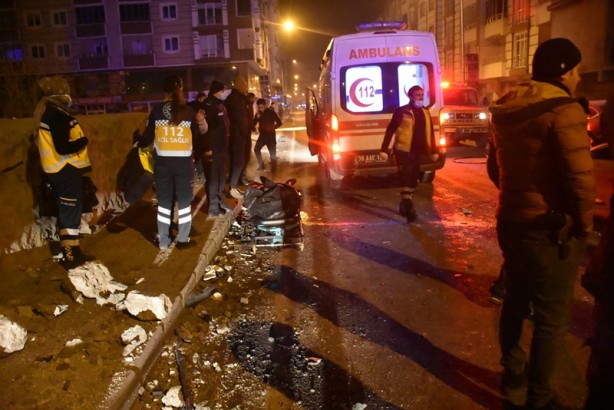 Foto - Kars’ta feci kaza! Bahçe duvarı 4 can aldı