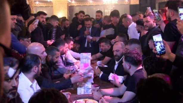 Foto - Kars’ta görülmemiş düğün! Milyonlar havada uçuştu