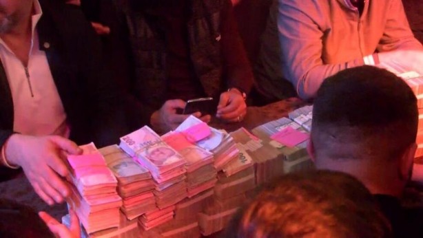 Foto - Kars’ta görülmemiş düğün! Milyonlar havada uçuştu