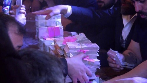 Foto - Kars’ta görülmemiş düğün! Milyonlar havada uçuştu