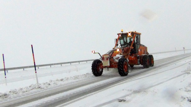 Foto - Kars'ta kar ve tipi ulaşımı felç etti