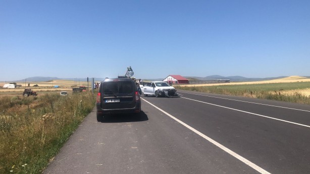 Foto - Kars’ta otomobil ile traktör çarpıştı