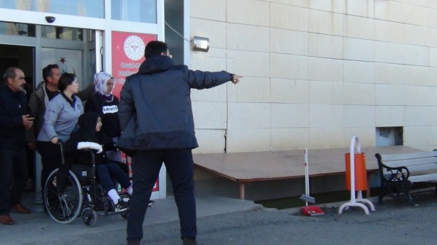 Foto - Kars’tan acı haber! Öğrenci servisi takla attı: Ölü ver yaralılar var