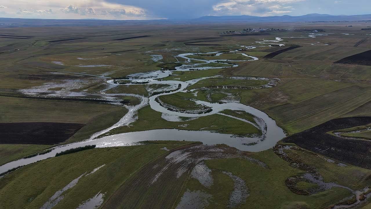 Foto - Kars'tan Hazar'a uzanan muazzam yolculuk! Arpaçay menderesleri havadan görüntülendi!