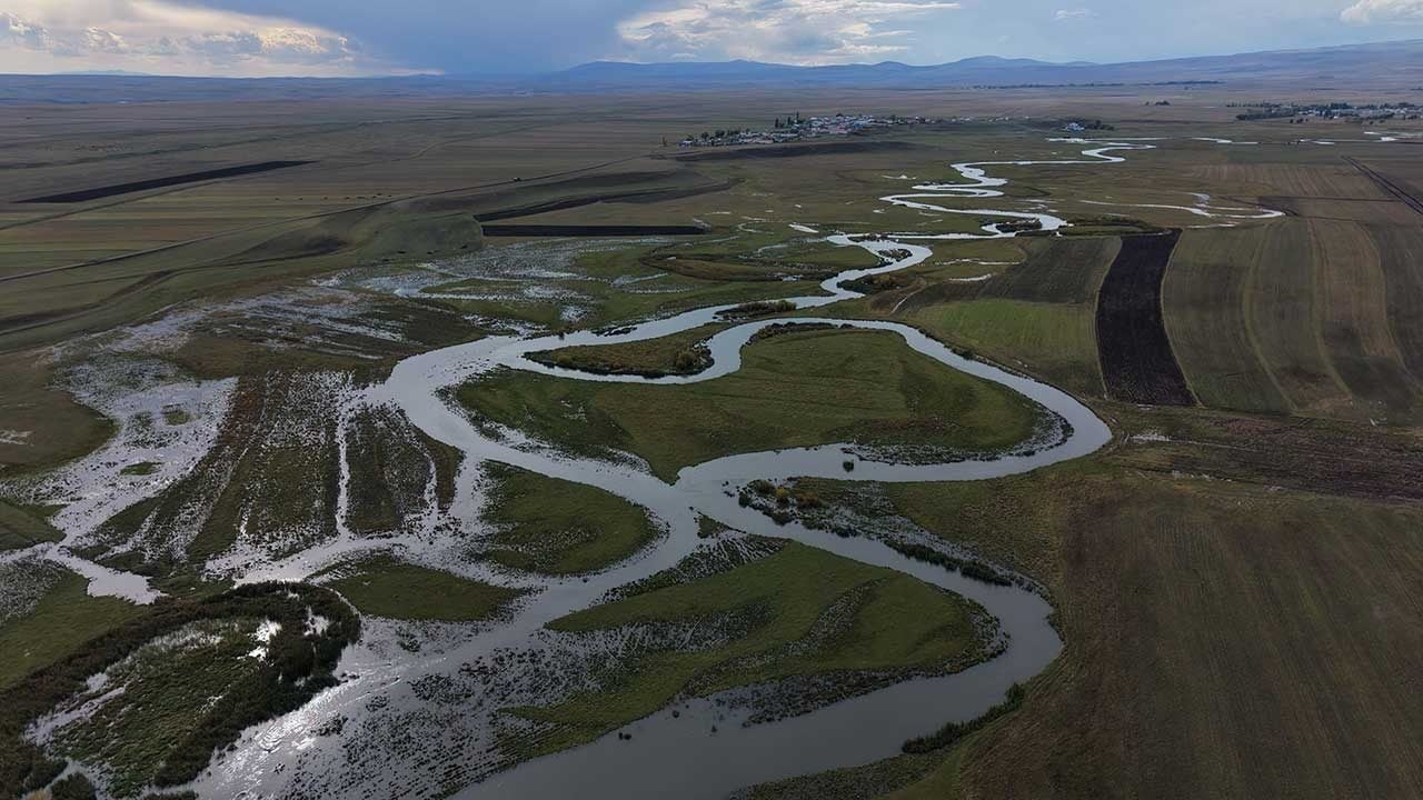 Foto - Kars'tan Hazar'a uzanan muazzam yolculuk! Arpaçay menderesleri havadan görüntülendi!