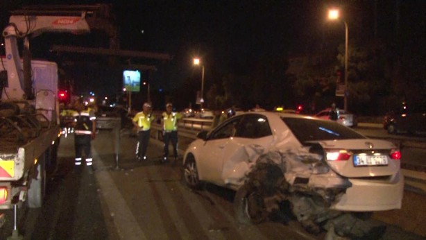 Foto - Kartal'da 5 aracın karıştığı zincirleme kazada 1 kişi yaralandı