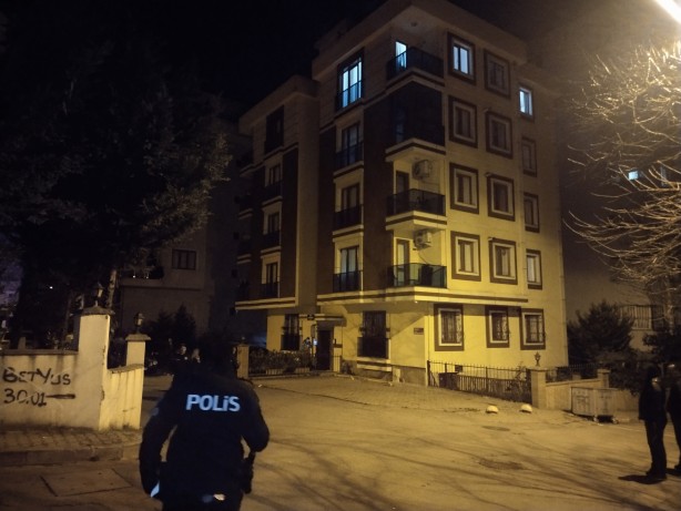 Kartal'da akli dengesi bozuk adam annesi ve erkek kardeşini rehin aldı