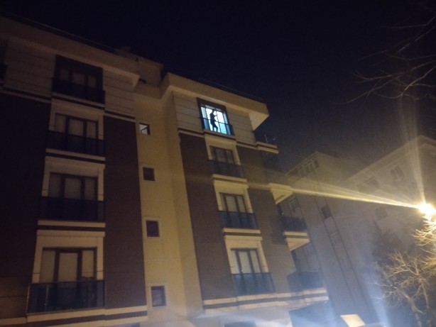 Foto - Kartal'da akli dengesi bozuk adam annesi ve erkek kardeşini rehin aldı