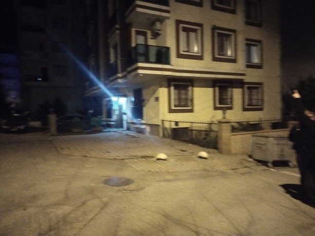 Foto - Kartal'da akli dengesi bozuk adam annesi ve erkek kardeşini rehin aldı