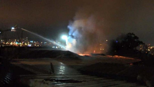 Foto - Kartal'da mobilya atölyesi alev alev yandı