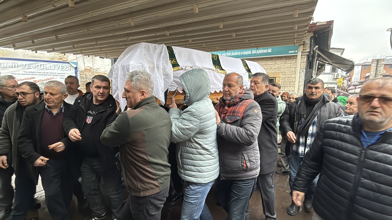 Kartalkaya Faciasında 12. Kattan Atlayan Genç Kız Hayatını Kaybetti