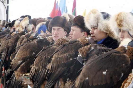 Kartalların nefes kesen tilki avı