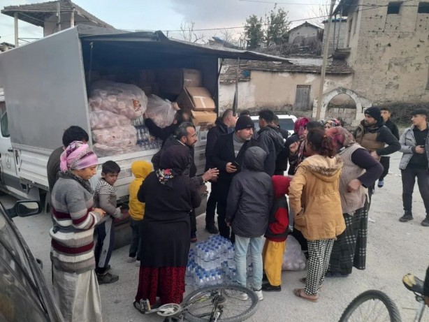 Foto - Kartepe Belediyesi Defne'de yaraları sarıyor