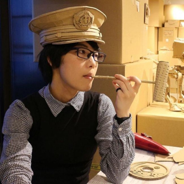 Foto - Kartondan öyle şeyler yaptı ki