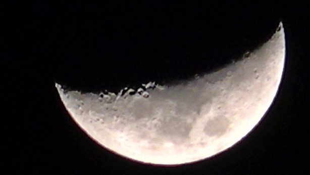 Kartpostallık 'yarım ay' manzarası hayran bıraktırdı