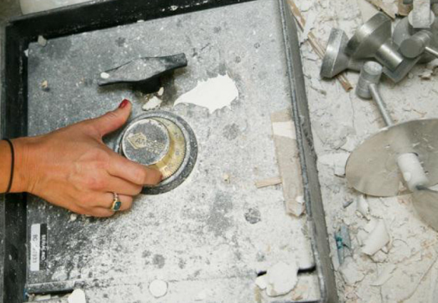  Kasanın içinden çıkanlar herkesi hayrete düşürdü!