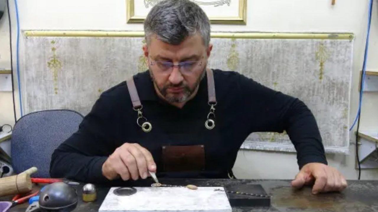 Kaşık deyip geçmeyin: Tanesini 35 bin liraya satıyor!