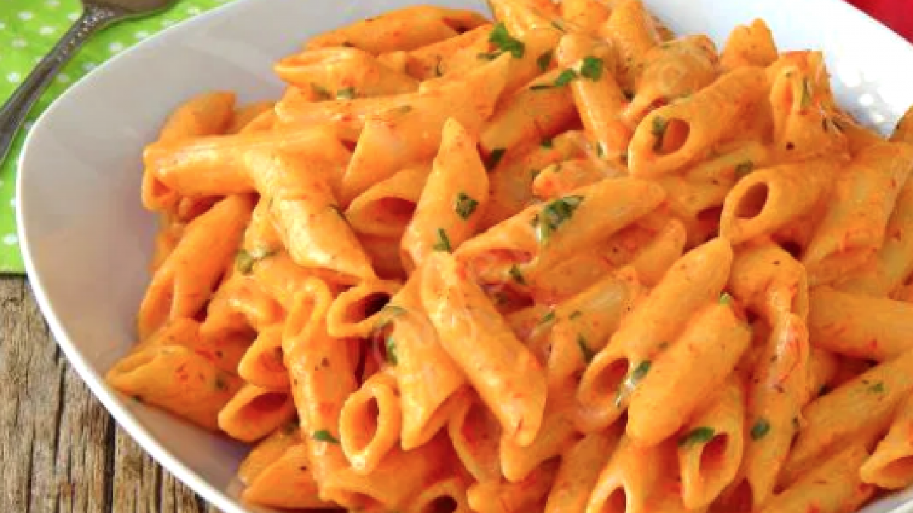 Kaşık kaşık tüketin! Fayda sağlamanın en iyi yolu: Domates soslu makarna tarifi