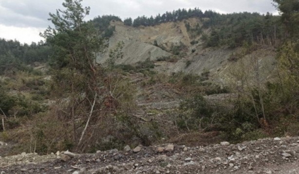 Foto - Kastamonu'da akıl almaz görüntü! Dağ yerinden kaydı