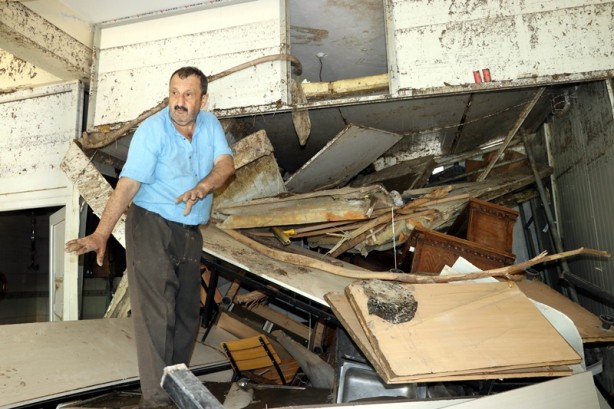 Foto - Kastamonu'da esnaf boynuna kadar suyun içinde kaldı! 16 saat kurtarılmayı bekledi