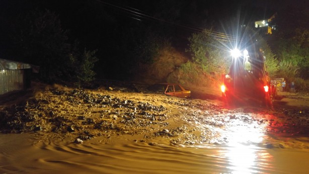 Kastamonu'da heyelanda iki araç toprak altında kaldı!