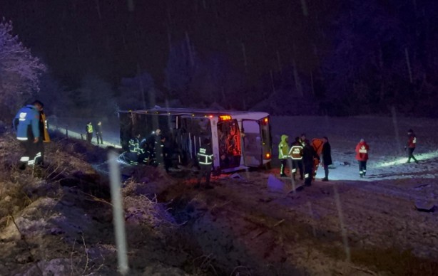 Foto - Kastamonu'da otobüs devrildi: Çok sayıda ölü ve yaralı var