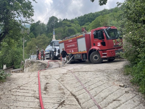 Kastamonu'da yangın! 300 metre hortumla müdahale edildi